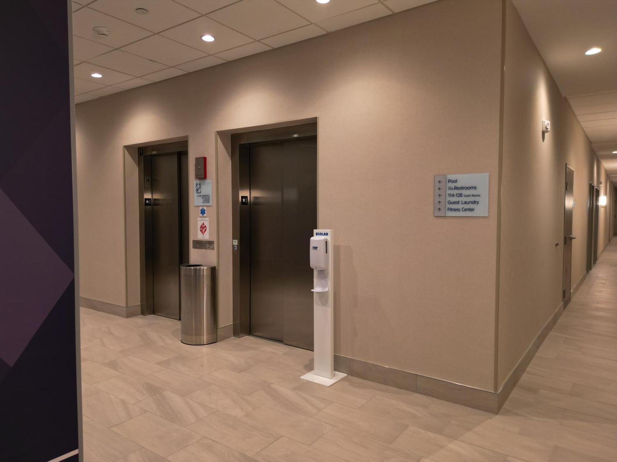 Holiday Inn Express & Suites Chicago Schaumburg By Ihg 外观 照片